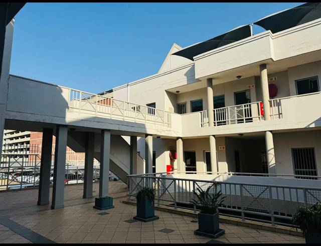1,800M² BUILDING FOR SALE IN HATFIELD